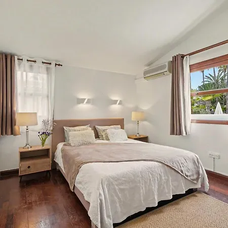 Holiday home Private Pool And Ocean Views